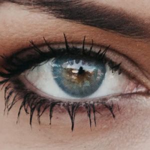 Glamlens lentilles de couleur bleu naturelles color&eacute;es tr&egrave;s haute opacit&eacute; New York Blue + &eacute;tuis &agrave; lentilles de contact I 1 paire (2 pi&egrave;ces) I 90 Jours I sans correction I 0,00 Dioptries (MeralenS, neuf)