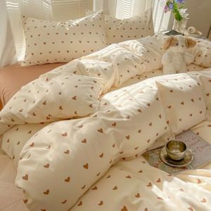 Nyescasa Housse de Couette 220x240 Beige Motif Cœur Marron Clair Romantique Parure de lit Adulte 2 Personnes Coeur Parure Housse Couette en Microfibre avec Fermeture Éclair et 2 Taies d'oreiller 65x65 (Qtienda, neuf)
