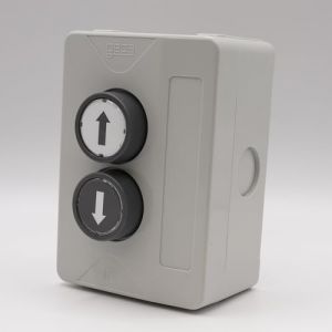 GEBA KDT 2V V2 (200.2102.A1) - Bouton poussoir universel mont&eacute;e/descente pour Portail/Porte sectionnelle/Rideau m&eacute;tallique - IP65 - Contact sec + 1 Goodies DOMOBIP (DOMOCONCEPT, neuf)