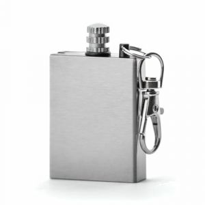PRECORN Allume-allumette porte-clés : briquet de survie en plein air, briquet rechargeable en acier inoxydable, petit et pratique pour la randonnée. Résistant aux intempéries et polyvalent - Parfait (PRECORN, neuf)