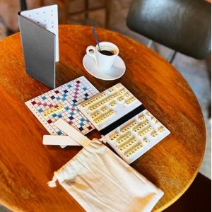 Mini Scrabble Magn&eacute;tique Duplicate - Jeu de Soci&eacute;t&eacute; Compact avec Lettres et Plaquettes de tirage - Format Voyage - Version Fran&ccedil;aise (Gris) (La boutique du Scrabbleur, neuf)