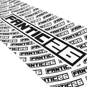 Fantic26 Bande antid&eacute;rapante de rechange pour scooter de cascade - Pour enfants - Papier de verre antid&eacute;rapant - 58,5 cm - Convient pour les ponts jusqu'&agrave; 58,5 cm x 15,5 cm (r&eacute;p&eacute;teur noir/blanc) (Fantic26 Funsport GmbH, neuf)