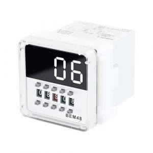 Relais temporisé 220V Relais 380V 0,1S-99H DC/AC 24-380V 8-pin LED affichage numérique relais + socle (puissance absorbée/déclenchement temporisé) BEM48S-2ZT lumière blanche. (Timonrenu, neuf)