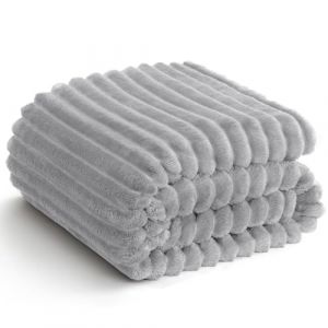 WAVVE Plaid Couverture Polaire 220x240 cm, Flanelle Couverture lit 2 Personnes, Jet&eacute; de Canap&eacute; Chaude et Douce Gris Clair, Plaid Fourrure Canap&eacute; Grand (Wavve EU, neuf)