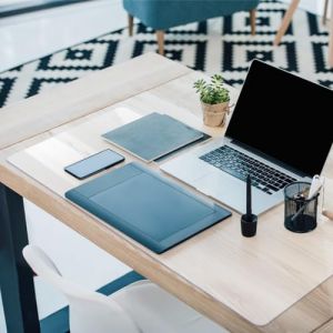 Tekenewbse Tapis de Bureau, 80 &times; 40 cm PVC Transparent Antid&eacute;rapant Sous Main Bureau Enfant Protege Protection Antid&eacute;rapante pour Ordinateur Portable, R&eacute;sistant &agrave; la Chaleur pour Bureau, Maison, &Eacute;cole (STORE MESBAH OSSAMA MOHAMED AMIN S.R.L., neuf)