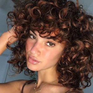 PORSMEER Perruque Afro Femme Naturelle Courte avec Frange Perruque de cheveux boucl&eacute;s,Couleur noire et brune fris&eacute;e mixte fibre synth&eacute;tique r&eacute;sistante &agrave; la chaleur,perruque courte boucl&eacute;e noire (VivoCity, neuf)