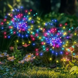 Yomistar Lot de 2 lampes solaires solaires pour jardin extérieur, 150 LED Bornes de jardin IP65 étanches pour pelouse allée - Multicolore (yomistar, neuf)