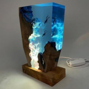 Drawelry LED Océan Veilleuse en Résine Epoxy avec Bois Base USB Table Lampe Décoration 3D Océanique Plongeur Baleine Requin Night Lights Ornements pour Bureau Maison Chambre Déco (A1, M) (Dr-Jewelry, neuf)