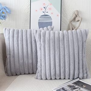 NIULAA Lot de 2 Housses de Coussin en Fausse Fourrure Duveteuse pour Canap&eacute;-lit,Housse Coussins Moderne D&eacute;coratifs Style Marocain 45x45 cm Gris Argent&eacute; (NIULAA, neuf)