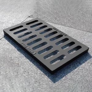Caniveau Exterieur Grille de Drainage en Fonte Robuste pour Cour, Couvercle de Drain de Sol de Sous-sol Rectangulaire Durable, Grille de Drainage D'égout Amovible pour Bloquer Les Débris(50x35x3cm/19. (ruiguangweiya, neuf)