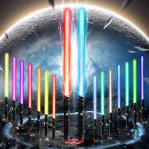 VATOS 2 Pi&egrave;ces Sabres Lumineux Rechargeables en M&eacute;tal pour Enfants, &Eacute;p&eacute;e Lumineuse LED RVB 15 Couleurs avec Effets Sonores de Combat, Jouets Sabres D&eacute;tachables 2 en 1 pour Cosplay, Halloween (XIAOMA ONLINE EU, neuf)