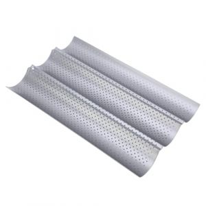 Dilpeak Moulle baguette four, moulle &agrave; baguette pain, moule baguette, plaque de cuisson perfor&eacute;e Anti-antiadh&eacute;sif, pour 3 baguettes, moules &agrave; pain en haute qualit&eacute; (38x24.5x2.4cm argent) (Goozy H Store FR, neuf)
