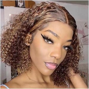 Perruque Bresilienne Cheveux Humain Naturelle Courte Deep Curly 13x4 Lace Frontal Wig Perruque Bouclée Perruque Femme Cheveux Humain Bob Wig Human Hair Blond Ombre 4/27 Highlight Couleur 8 Pouces (RuiBeiSai, neuf)