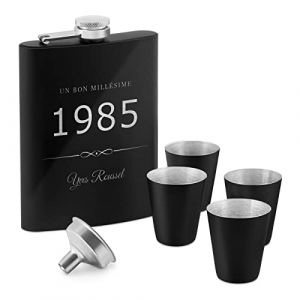 Maverton Flasque personnalis&eacute;e de 200 ml pour lui - Portable Bouteille pour voyageur - Set avec 4 verres &agrave; shot - Idee Cadeau Homme - Flasque Whisky - Cadeau Anniversaire Homme - Pour ami - Ann&eacute;e (MAVERTON, neuf)