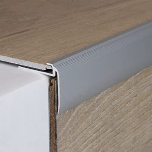 PROVISTON profil de finition à emboîter | Alu anodisé | Argent | Largeur 31 mm | Hauteur 4,5 mm | Longueur 1000 mm | À visser | Nez de marche escalier | Profilé nez de marche parquet | 1 pièce (VLD Trade GmbH, neuf)