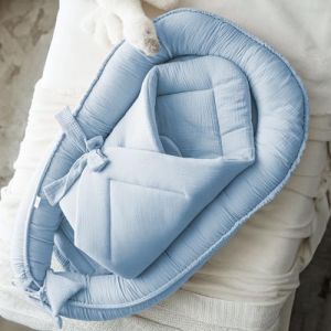 PaLulli® Ensemble 2-en-1 Réducteur de Lit Bébé et Couverture d’Emmaillotage avec Nœud – Cocon Nouveau-né en Mousseline 100% Coton Certifié Oeko-TEX® pour Sommeil Sécurisé et Voyage (Bleu) (PaLulli, neuf)