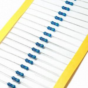 Luftschloss 100 pi&egrave;ces 3,3 K ohm 1/4 W (0,25 W) &plusmn; 1 % de tol&eacute;rance film m&eacute;tallique r&eacute;sistances fixes, plus de 195 valeurs de r&eacute;sistance multiples en option (3,3 K &Omega; 3,3 K R 3,3 K ohm) (ivoxaudio, neuf)