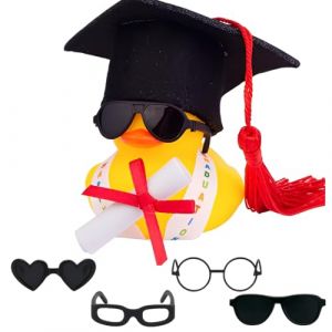 OIXEYA Canard en caoutchouc amusant avec dipl&ocirc;me, Mini canard de remise de dipl&ocirc;me, D&eacute;co voiture de tableau de bord avec chapeau de remise de dipl&ocirc;me, chapeau, &eacute;charpe, lunettes, &eacute;charpe, Cadeau (B) (DINODANUBE TRADING, neuf)