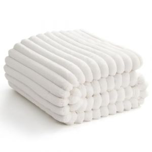 WAVVE Plaid Couverture Polaire 220x240 cm, Couverture lit 2 Personnes, Couverture Flanelle en Microfibre 240x220 cm, Jeté de Canapé Chaude et Douce Blanc, Plaid Fourrure Canapé Grand (Wavve EU, neuf)