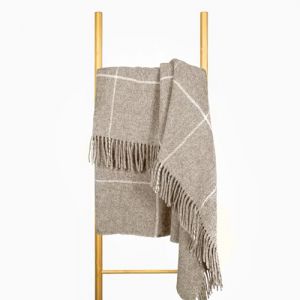 Nostra Zelandia 100% Pure en Laine Couverture &ndash; Plaid en Laine Chaud, Respirant et L&eacute;ger pour Canap&eacute;, Lit et Usage Ext&eacute;rieur, Confort Thermor&eacute;gulateur avec Franges - Fabriqu&eacute; en Europe (NostraHomeTextile, neuf)