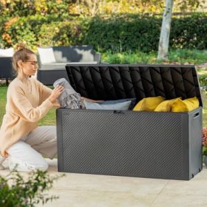 Koll Living Garden Coffre de jardin de 270 litres - R&eacute;sistant aux intemp&eacute;ries - Le contenu reste sec et a&eacute;r&eacute; - Aspect tress&eacute; moderne - Avec poign&eacute;es et roulettes (gris) (Koll-Living, neuf)