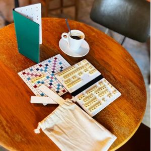 LA BOUTIQUE DU SCRABBLEUR Mini Scrabble Magn&eacute;tique Duplicate - Jeu de Soci&eacute;t&eacute; Compact avec Lettres et Plaquettes de tirage - Format Voyage - Version Fran&ccedil;aise (Emeraude) (La boutique du Scrabbleur, neuf)