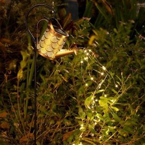 Arrosoir Solaire avec Lampes Solaires pour L'extérieur, Guirlande Lumineuse LED, Lanterne Solaire pour L'extérieur avec Crochet de Berger, Guirlande Lumineuse Intérieure, Motif Écailles de Poisson (Daocr.FR.Store, neuf)
