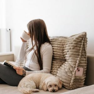 Gutekissen&reg; Coussin de dossier - Coussin de lecture pour lit et canap&eacute; - Coussin triangulaire - Coussin de dos pour le mur - Coussin d'assise - Coussin mural - Avec poche pour t&eacute;l&eacute;phone portable (FavreShop, neuf)