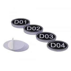 NanTun Lot de 50 étiquettes ovales noires avec numéros de table – 30 mm x 50 mm en plastique ABS avec chiffres gravés – D01 à D50 (PlayCool, neuf)