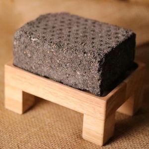 Pierre &agrave; Grain Actif pour cailles et Poulets au Charbon de Bois, Millet et Herbes, Aide &agrave; la Digestion, &agrave; la microflore intestinale et &agrave; la Formation de coquilles d'&oelig;ufs, Pierre min&eacute;rale Naturelle (Wachtel-Shop - votre revendeur allemand, neuf)