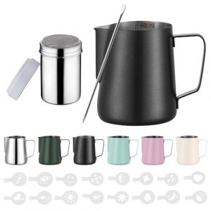 Zuquik Pot à lait Barista en acier inoxydable 600 ml avec mesure Mark 20 oz, pot à mousse de lait avec saupoudreur de cacao, 16 pochoirs et stylo pour cappuccino et expresso, Nior (ACE Fac, neuf)