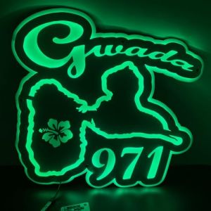 Plaque Lumineuse Camion 971 Gwada – LED RGBW – 5V/12V/24V USB – Fond Miroir 50x50cm – Déco Cabine Chauffeur – Stick Olivier Ambiance Decoration Cabine Camion (Olivier WEB, neuf)