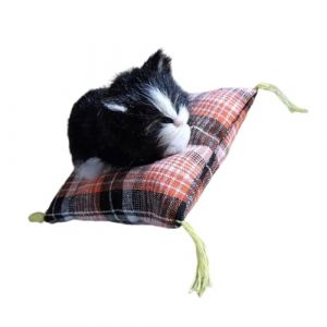 HDOYTXXM Chats endormis r&eacute;alistes en peluche statue d'animaux en fourrure avec lit doux et mat poup&eacute;e en peluche pour enfants adultes cadeau d'anniversaire sculpture de chats artificiels (diaoleikejiyouxiangongsi, neuf)