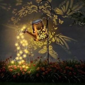 Ninonly Arrosoir Solaire Extérieur avec Lumineuses, Papillon Guirlande Lumineuse avec Support, Décoration Jardin Extérieur Solaire Étanche, Lampes Solaire Deco pour Patio Cour Porche Chemin (Ninonly-Direct, neuf)