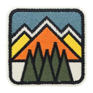 Finally Home Patch thermocollant - Montagnes r&eacute;tro | &Eacute;cusson Adventure, &eacute;cusson vintage d'ext&eacute;rieur thermocollant, &eacute;cussons de montagne &agrave; coudre, &eacute;cussons for&ecirc;t, patchs &agrave; repasser montagne, patchs (Finally Home Shop, neuf)
