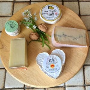 Plateau Signature – Crottin de Chèvre Pas de Loup 60g, Comté AOP Mamie Or 200g, Morbier AOP 250g, Cœur Neufchâtel AOP 200g, Tomme Fourrée aux Truffes Mifroma 120g – 830g – Sélection de Fromages França (Clicfrais, neuf)