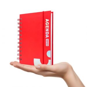 Agenda journalier 2025 avec anneaux, format 11 x 16 cm, parfait pour les rendez-vous et le travail &ndash; Couverture rigide &eacute;l&eacute;gante, design fonctionnel, agenda en italien de janvier &agrave; d&eacute;cembre (rouge) (Powersell ITA, neuf)