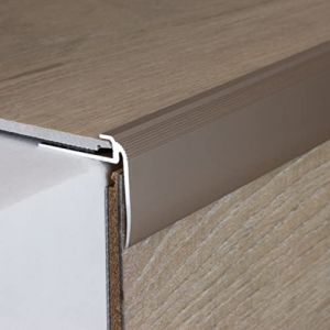 PROVISTON profil de finition à emboîter | Alu anodisé | Bronze clair | Largeur 31 mm | Hauteur 4,5 mm | Longueur 1000 mm | À visser | Nez de marche escalier | Profilé nez de marche parquet | 1 pièce (VLD Trade GmbH, neuf)