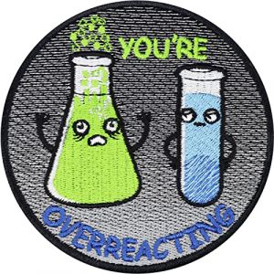 Écusson Thermocollant Patch humoristique "You're overreacting" | Science Chimie réaction chimique Autocollant Cadeau | Application DIY à coudre/à repasser | Patch motards | 80x80mm (EXPRESS-STICKEREI, neuf)