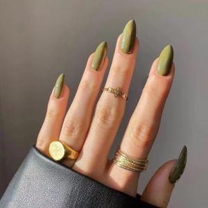 24Pcs Fran&ccedil;ais Faux Ongles Court Amande Press on Nails Couleur Pure Naturel Ongles &agrave; Coller Ballerine Capsules Ongles Glossy Acrylique Faux Ongles Autocollants pour Femmes et Filles (Vert olive) (Biaodian, neuf)