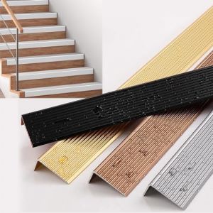 LIYI929GP Antiderapant Nez De Marche, Nez De Marche Profilé D'escalier, 90cm Protections De Bord Et d'angle, Forme en L Profilé De Protection d'angle Et De Rebords, Antirouille Corniere Aluminium (LIYI929GP, neuf)