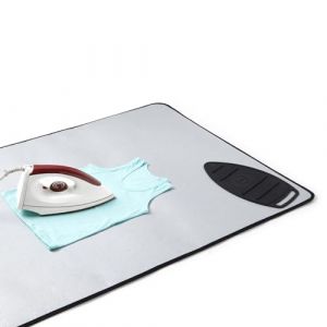 Encasa XO - Tapis de Repassage - Argent métallique (Grand 120x70 cm) avec Rembourrage en Mousse de 5 mm et Repose-Fer en Silicone pour Le Repassage à la Vapeur sur la Table ou Le lit (Encasa Home, neuf)