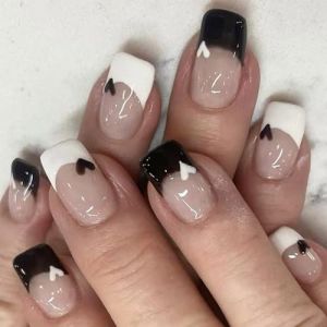 Pffiocix Lot de 24 faux ongles carr&eacute;s &agrave; coller en acrylique Motif c&oelig;ur Noir/blanc (Asjcj, neuf)
