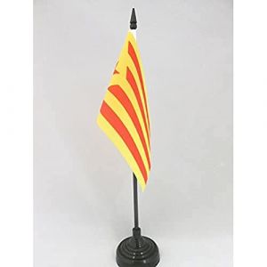 AZ FLAG - Drapeau De Table Catalogne Estelada Vermella - 15x10 cm - Mini Drapeau Catalan Indépendentiste De Bureau 100% Polyester Avec Hampe De 25cm Et Socle En Plastique Noir (AZ-FLAG, neuf)