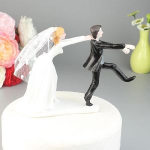 Le Mari&eacute; Dr&ocirc;le Figurine Couple de Mariage Mari&eacute;e et Mari&eacute; en R&eacute;sine Synth&eacute;tique de Haute Qualit&eacute; Pour G&acirc;teau de