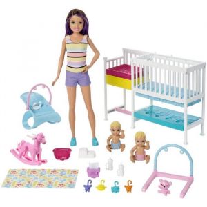 Barbie - Famille coffret Chambre des jumeaux - Skipper baby-sitter - Plus de 15 &eacute;l&eacute;ments de jeu