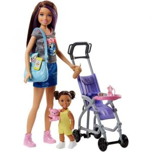 Barbie Famille coffret poupée Skipper baby-sitter et sa poussette avec figurine de fillette brune et accessoires jouet pour