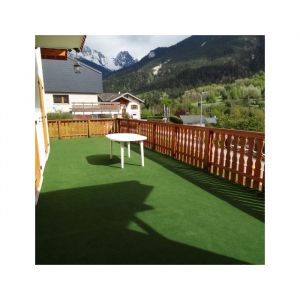 Moquette dextérieur verte sur plots - Imitation Gazon synthétique - Rouleau de 2m x 9m