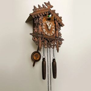 Pendule à coucou en bois chalet traditionnel 2413x1016x3150cm couleur marron avec pendule