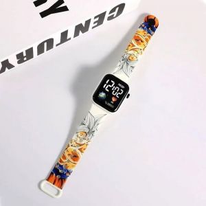 Montre digitale enfant &ndash; Dragon Ball Z &ndash; Goku Super Saiyan &ndash; LED lumineuse & bracelet r&eacute;glable
